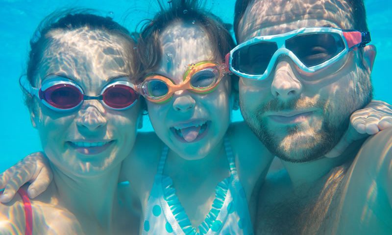 parents et enfant piscine - stage natatino enfant - stage natation adulte
